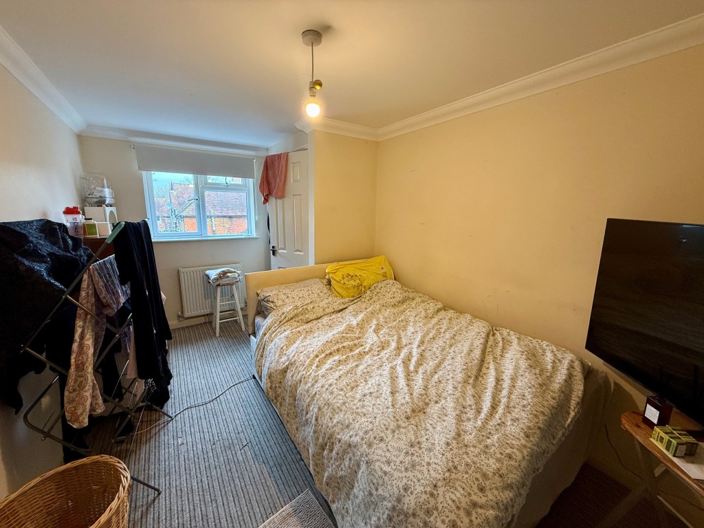 Lot: 10 - HIGH STREET INVESTMENT WITH POTENTIAL - Bedroom two